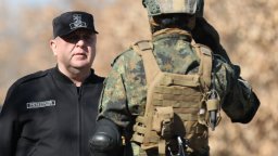 Каракачанов: Прокуратурата да разследва  забавянето на проекта за нови машини на пехотата
