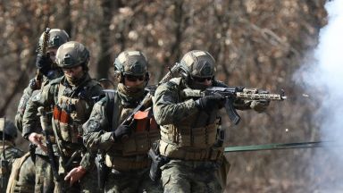 Министърът на отбраната Красимир Каракачанов и началникът на отбраната адмирал