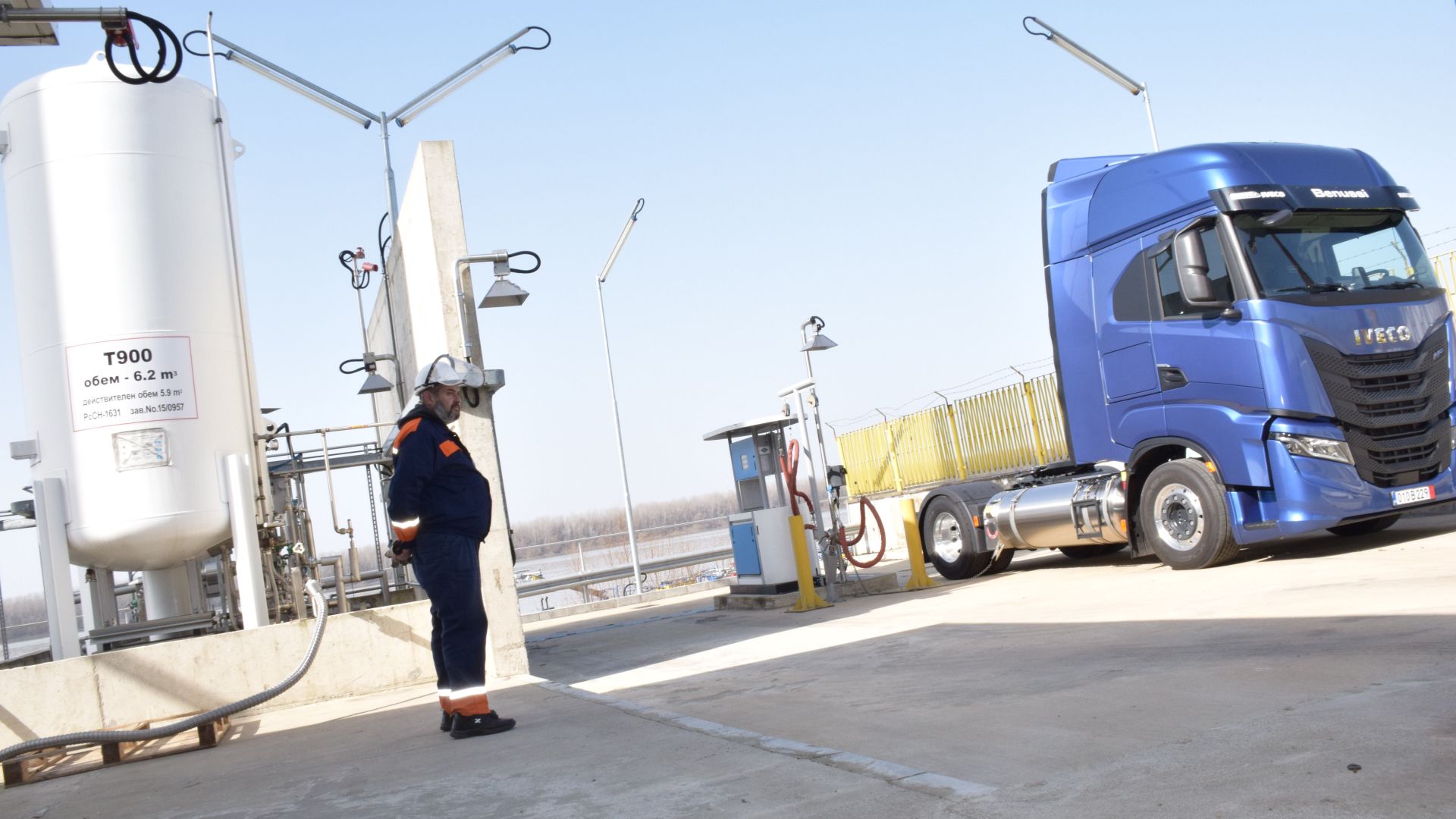 Представиха първата станция за зареждане на камиони с LNG в България
