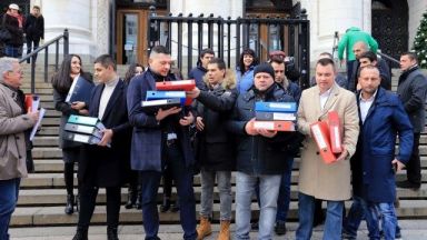 Тричленен състав на Върховния касационен съд ВКС оставя в сила