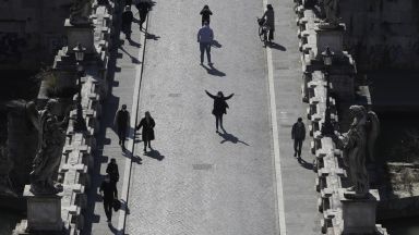 Италия удължи срока на някои основни коронавирусни ограничения с още