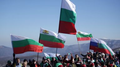 България празнува свободата си и възстановяването на своята държавност А това