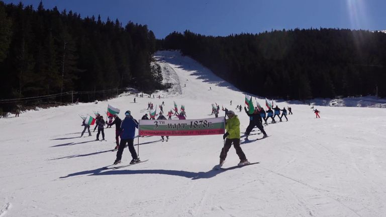 В един от най-красивите български планински курорти Мальовица множество българи