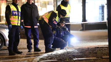 Шведската полиция заяви че разследва нападение с нож в град