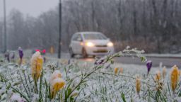 Температурите падат с 25 градуса, сняг и студен вятър утре