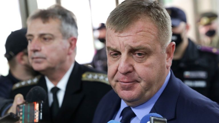Министърът на отбраната Красимир Каракачанов каза пред журналисти, че модернизационният