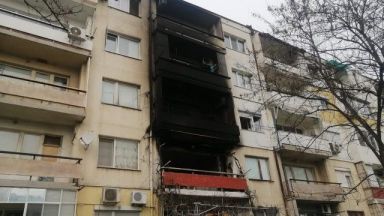 Пожар в жилищен блок в квартал Коматево в Пловдив Пламъците