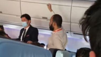 Ето какво е правил индиецът на борда на принудително кацналия самолет в София (видео)