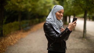 Швейцарците одобриха днес с малко мнозинство забраната за скриване на