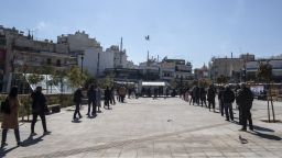 Глоба за семейство на разходка предизвика сблъсъци в Атина 