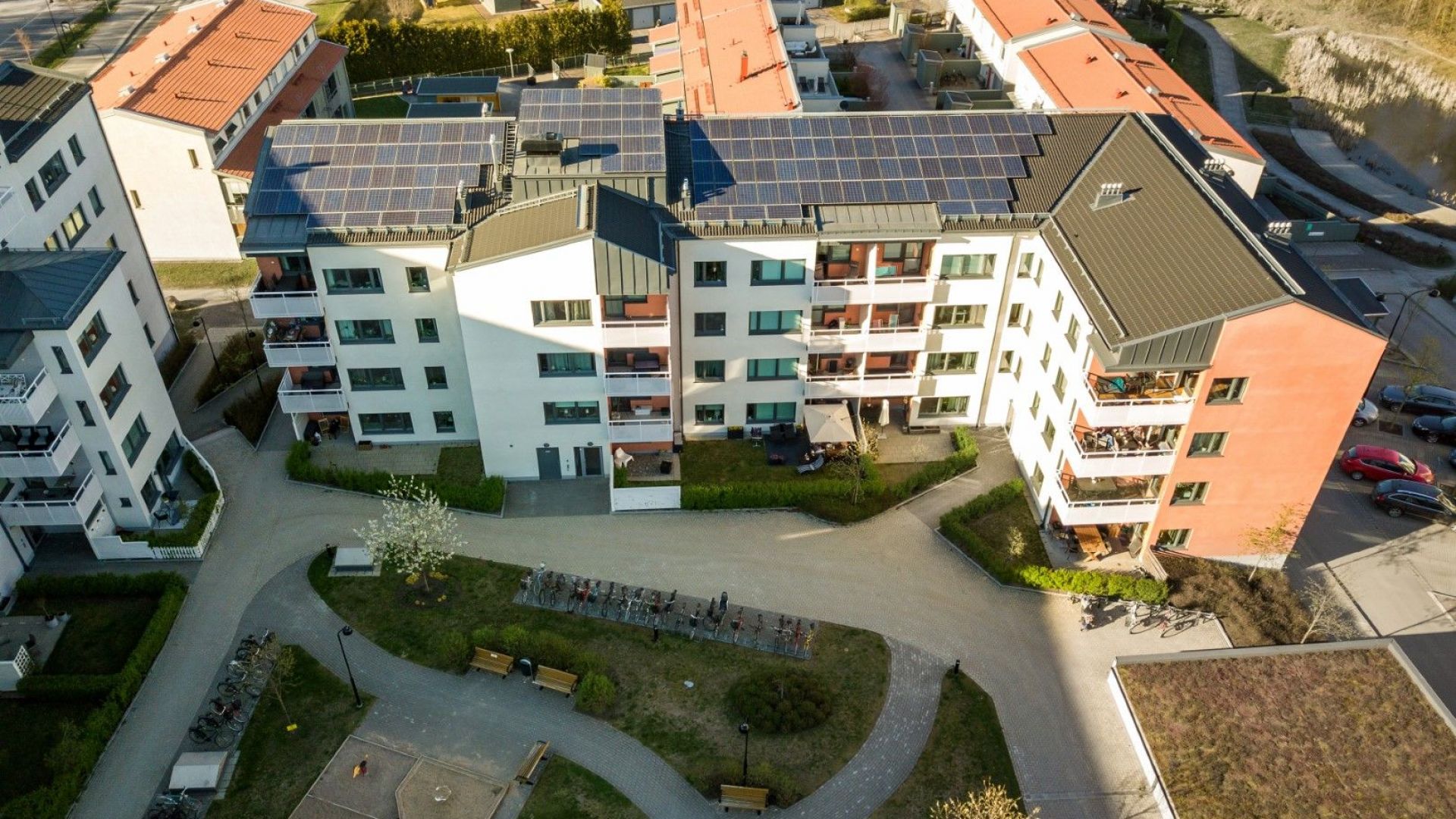 Слънчеви панели на покрива: Живот 30 години, изплащане 7 г., безплатна енергия 23 г.