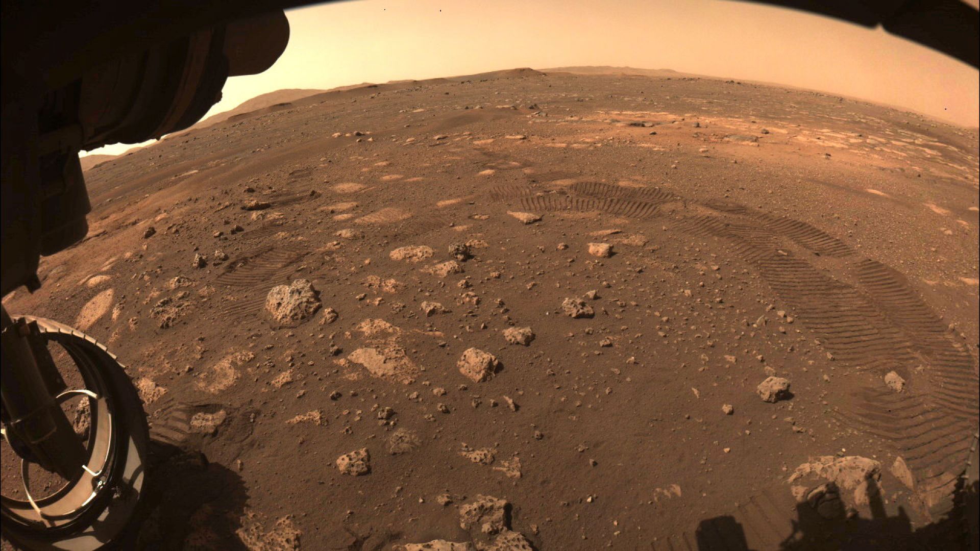 "Пърсивиърънс" изпрати над 7000 снимки от Марс