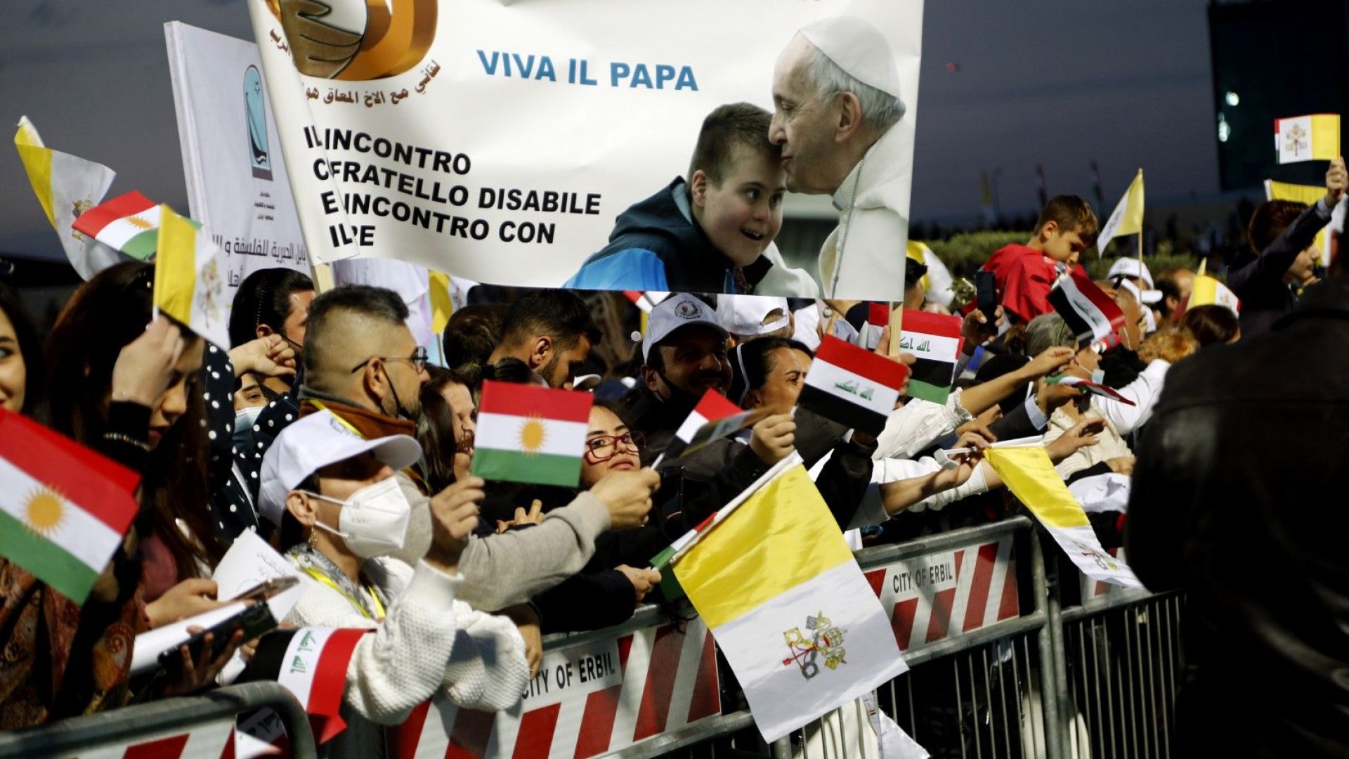 Историческото посещение на папа Франциск в Ирак: Носи ли надежда за целия свят