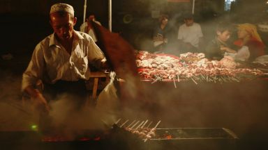 Пушени маймуни глави от костенурки прилепи на пазара в