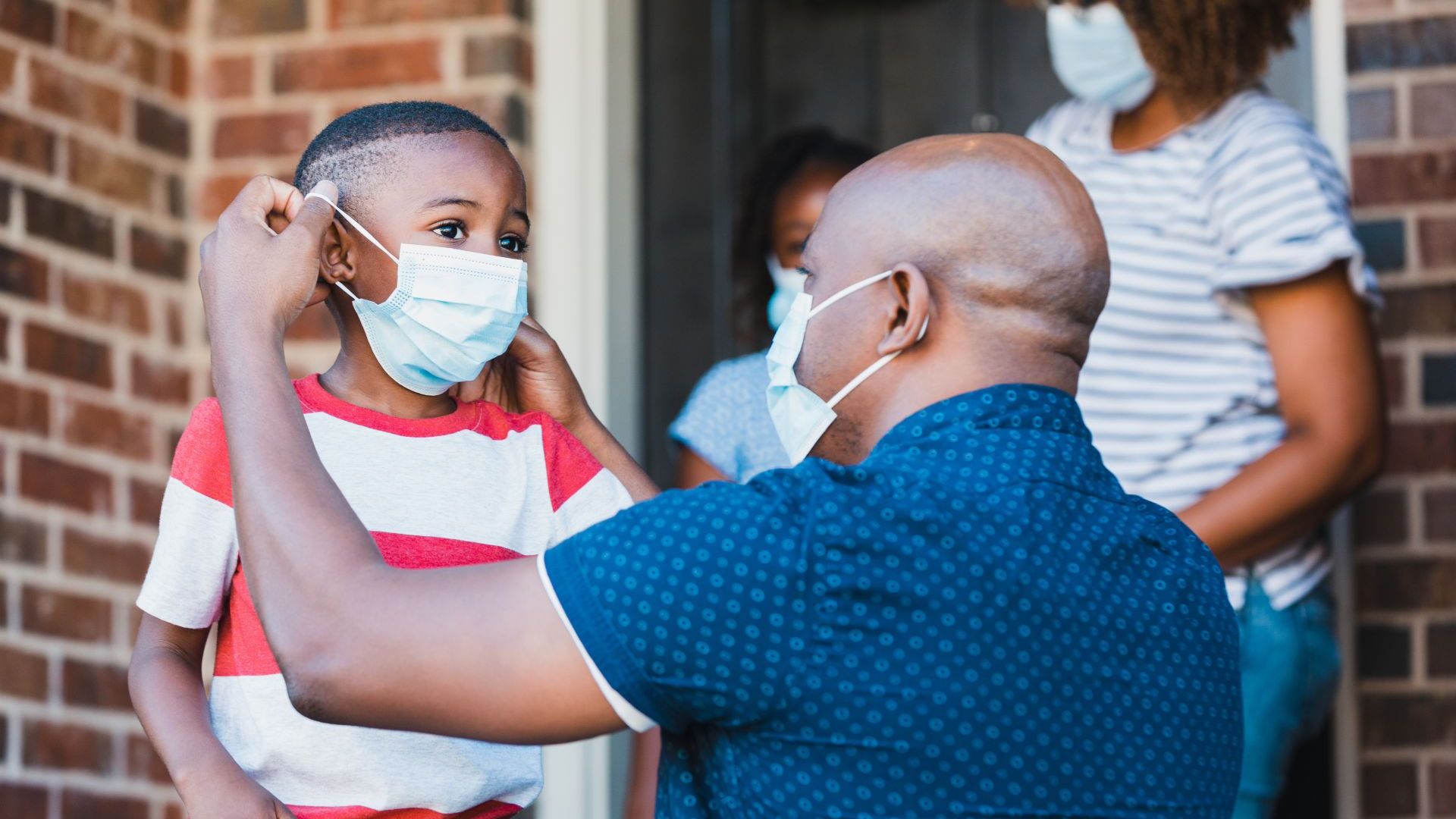 Хора с пълна имунизация могат да се събират без маски в САЩ