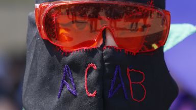 Петнайсет полицаи и четирима граждани бяха ранени в Мексико по