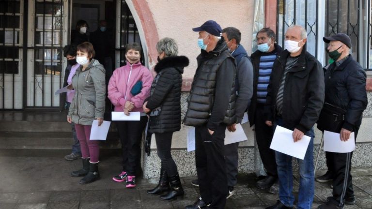 Всички директори на Регионални здравни инспекции /РЗИ/, заедно с областните