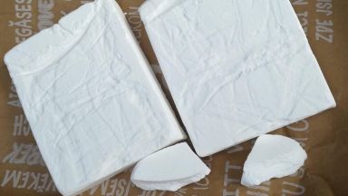 Служители на ГД Национална полиция задържаха двама криминално проявени след