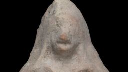 Ученик намери уникална древна статуетка на 2500 години