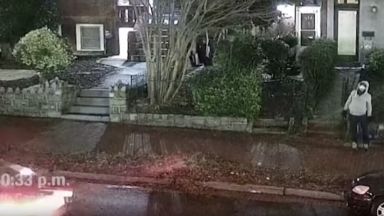 Федералната полиция в САЩ разпространи вчера нови видеозаписи с образа