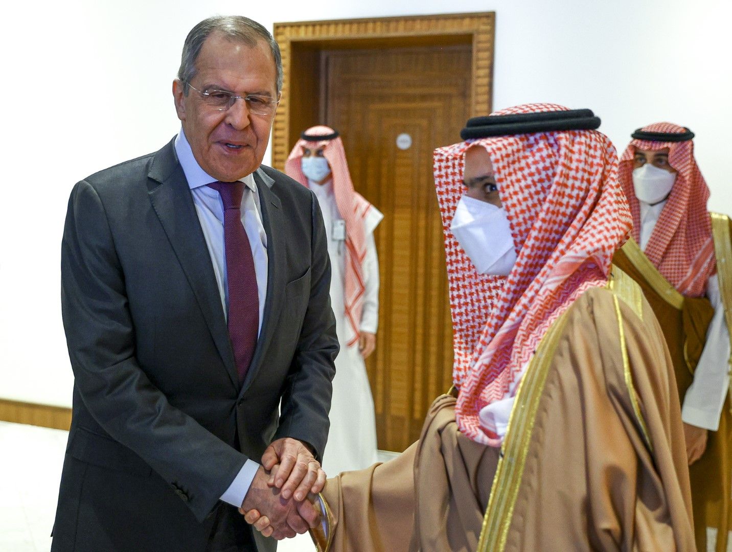 Сергей Лавров гостува на министъра на външните работи на Саудитска Арабия принц Фейсал бен Фархан Ал Сауд