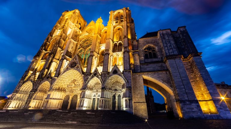 Жан-Жак Ано започна снимките на филма за пожара в "Нотр Дам"