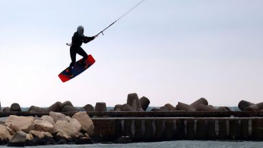 Зимата се завърна на много места в страната Предупреждения за