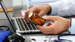 ИАЛ дава сайт на ГДБОП за опасна и незаконна търговия с лекарства