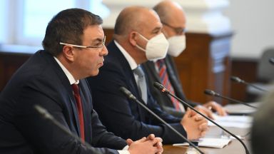 В някои области на страната ситуацията с коронавируса започва да