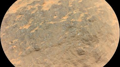 Роувърът "Пърсивиърънс" включи инструмента "СуперКам"