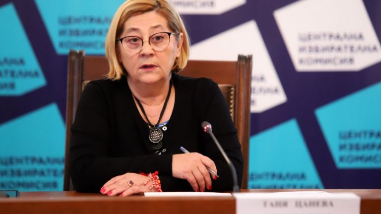 На 4 април в болниците ще има два вида секции,