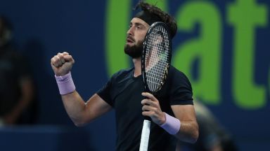 Грузинец вгорчи завръщането на Федерер още във втория мач