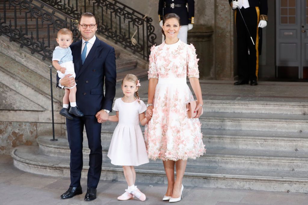 Принцеса Виктория със съпруга си и двете им деца - принцеса Естел и принц Оскар