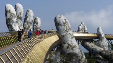 Златният мост във Виетнам: разходка в ръцете на боговете