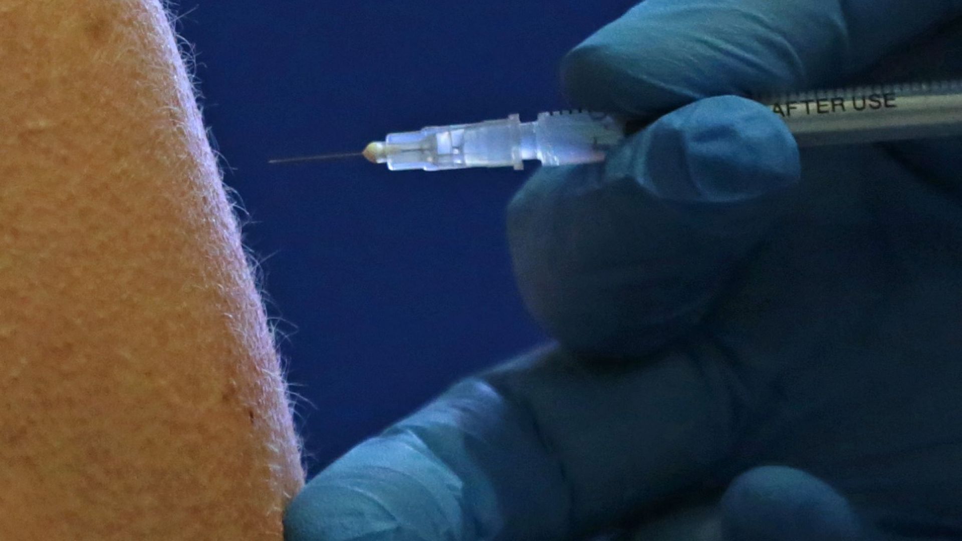 Франция препоръчва PНК ваксина като втора доза след първа на "АстраЗенека"  