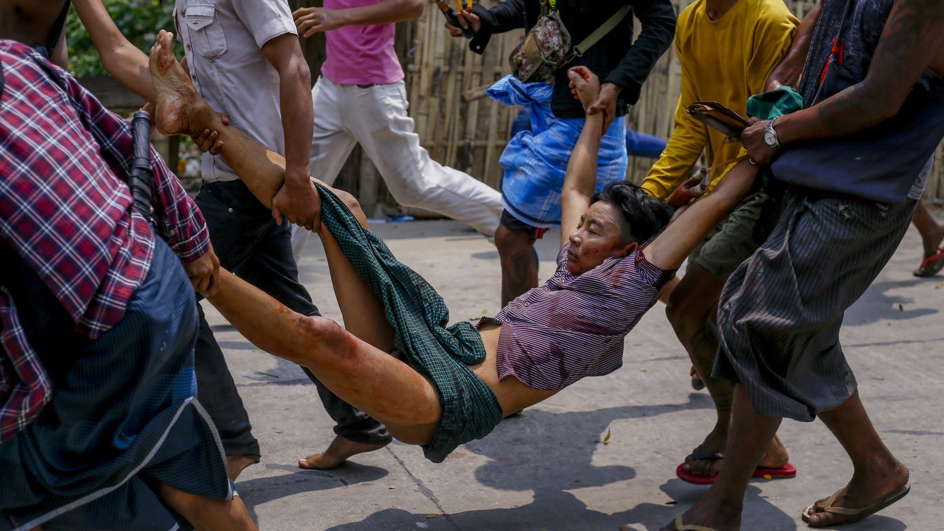 Най-малко 12 убити при протести в Мианма, сред жертвите има и дете 