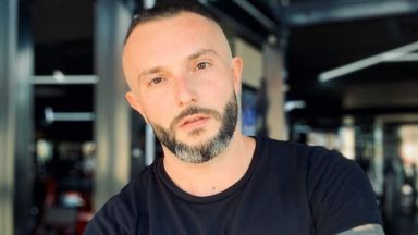 Македонският певец махна българското знаме от клипа, но го сложи на ръката си (видео)