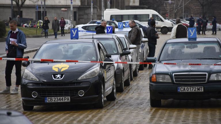 Протест срещу спорната наредба, регулираща дейността на автошколите, се проведе