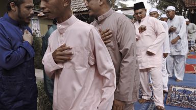 Малайзийското правителство оспорва днес решението на съд да разреши на