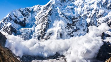 Екстремна лавинна опасност в Австрийските Алпи