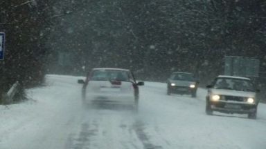 Поради силен снеговалеж и вятър се затваря за движение планинския