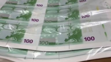  Задържаха подправени $4 млн. и 3,6 млн. евро в София, печатани в университет (видео) 