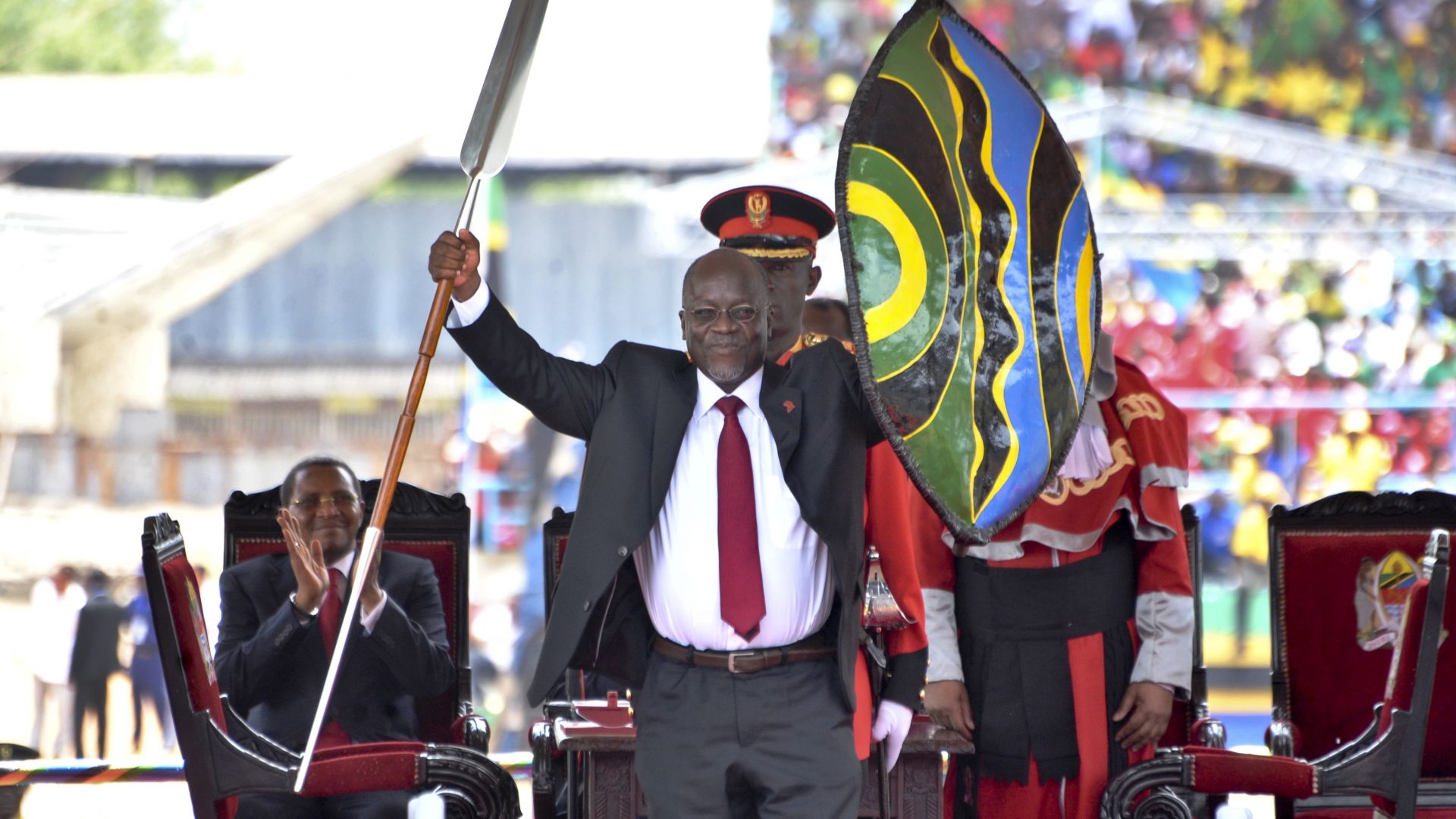 Всички се питат: Къде е президентът на Танзания и заразен ли е с Covid-19?