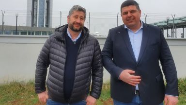 Управляващите така и не отговориха на въпросите защо се взима