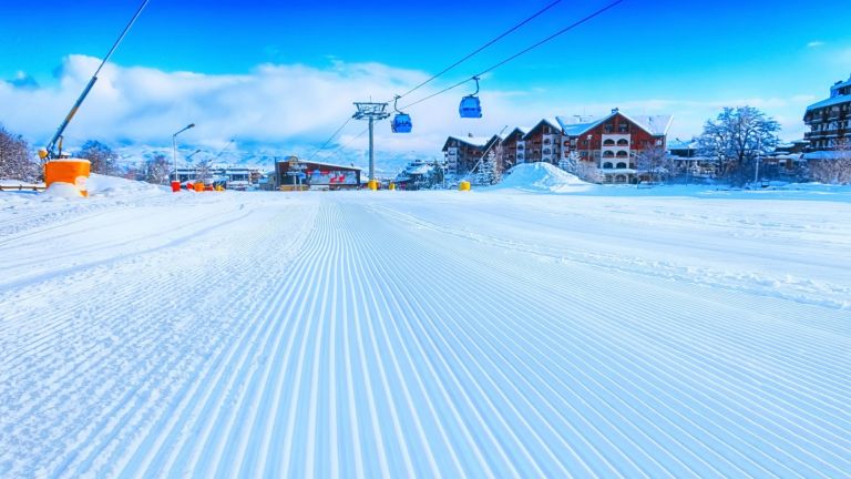 Намаляват цените на ски картите в Банско