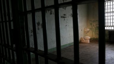 Отстраниха двама надзиратели от ареста в НСлС заради тежки нарушения
