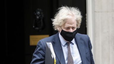 Британският премиер Борис Джонсън се извини в парламента за видеото