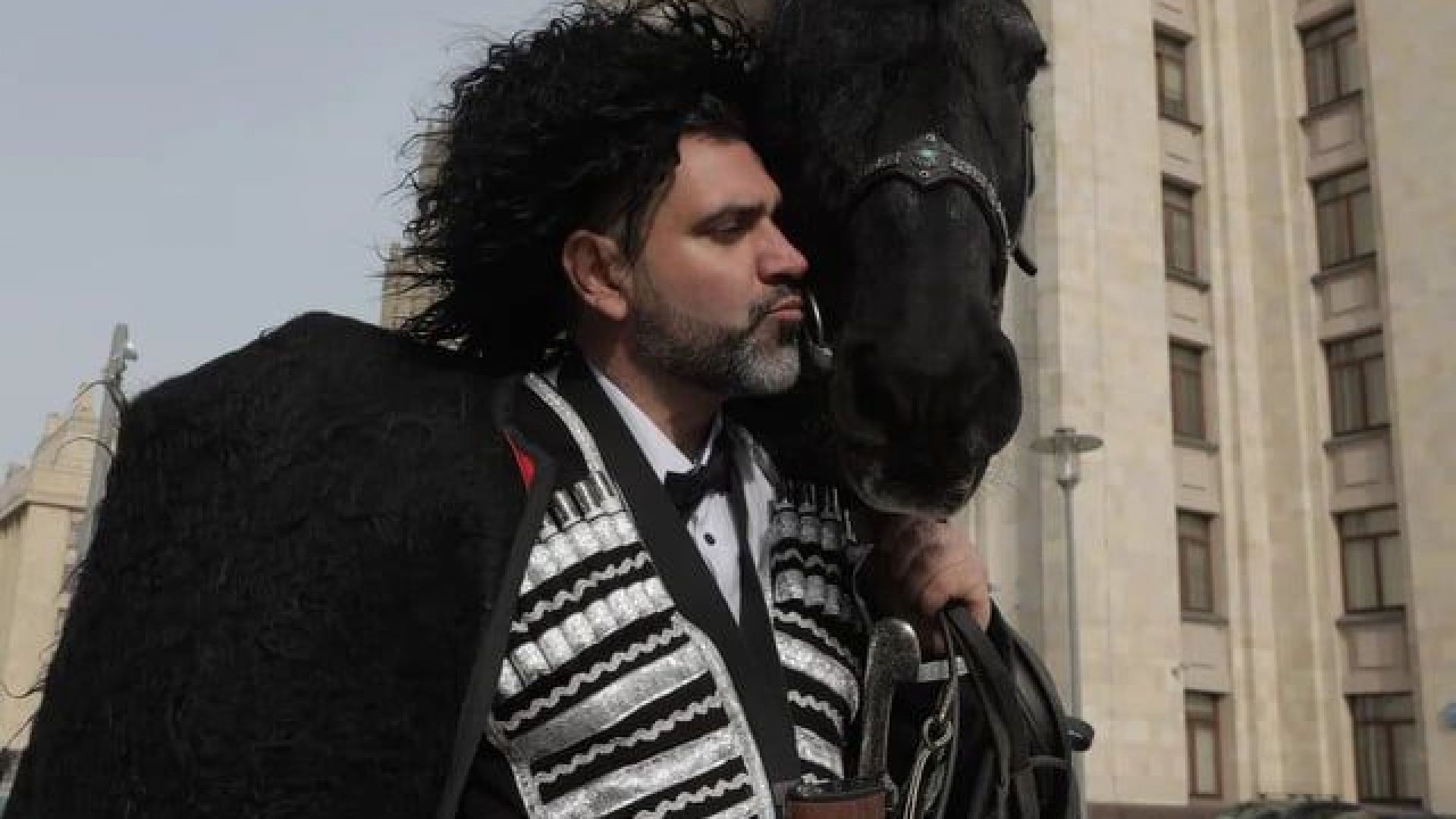  Анзов е твърдо решен да изиска ръката на Захарова 