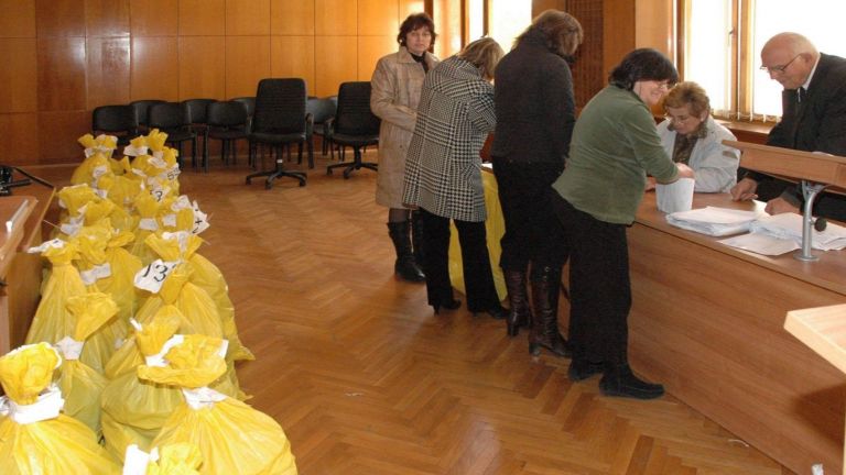 Централната избирателна комисия /ЦИК/ ще обжалва решението на Административния съд