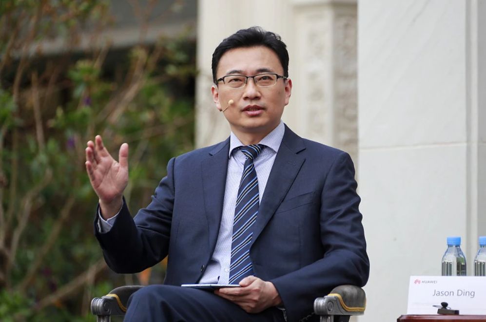 Джейсън Динг споделя, че големите инвестиции в разработването на нови технологии са ключът към успеха на Huawei